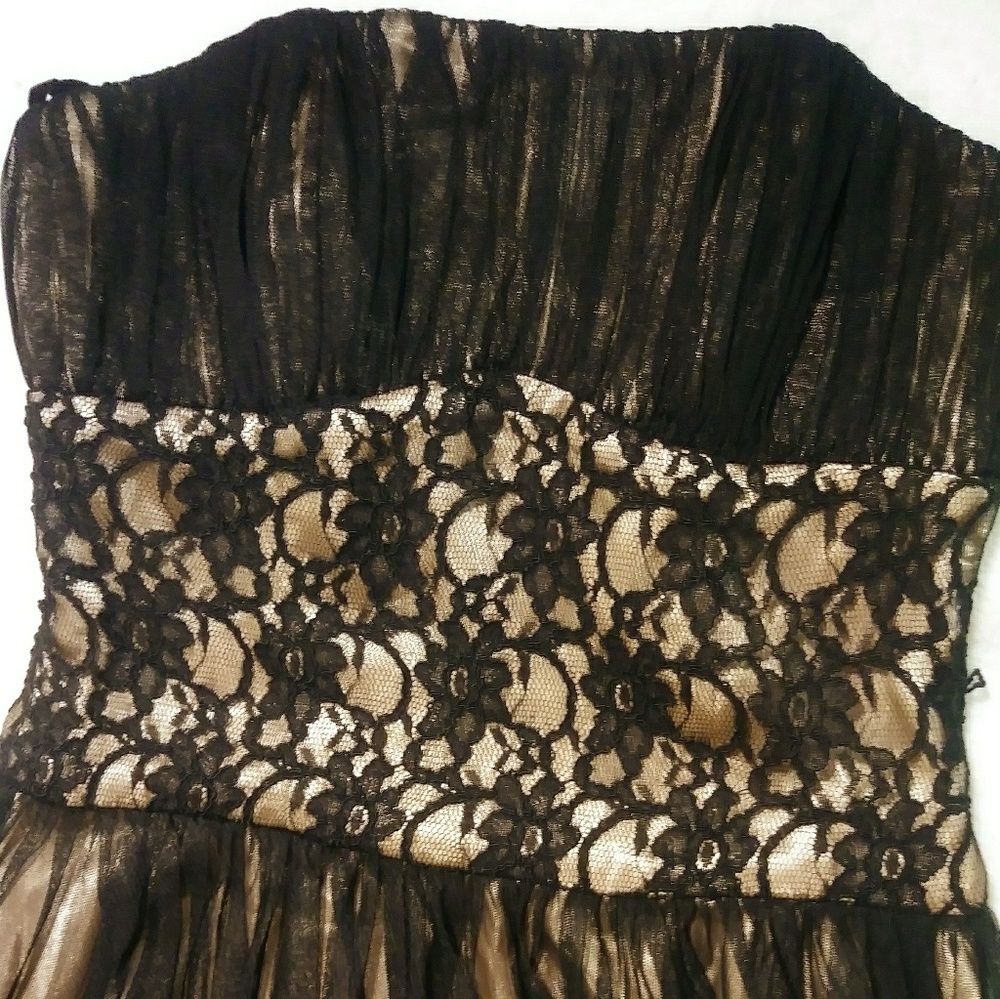 White House Black Market Black &Gold Sz 4